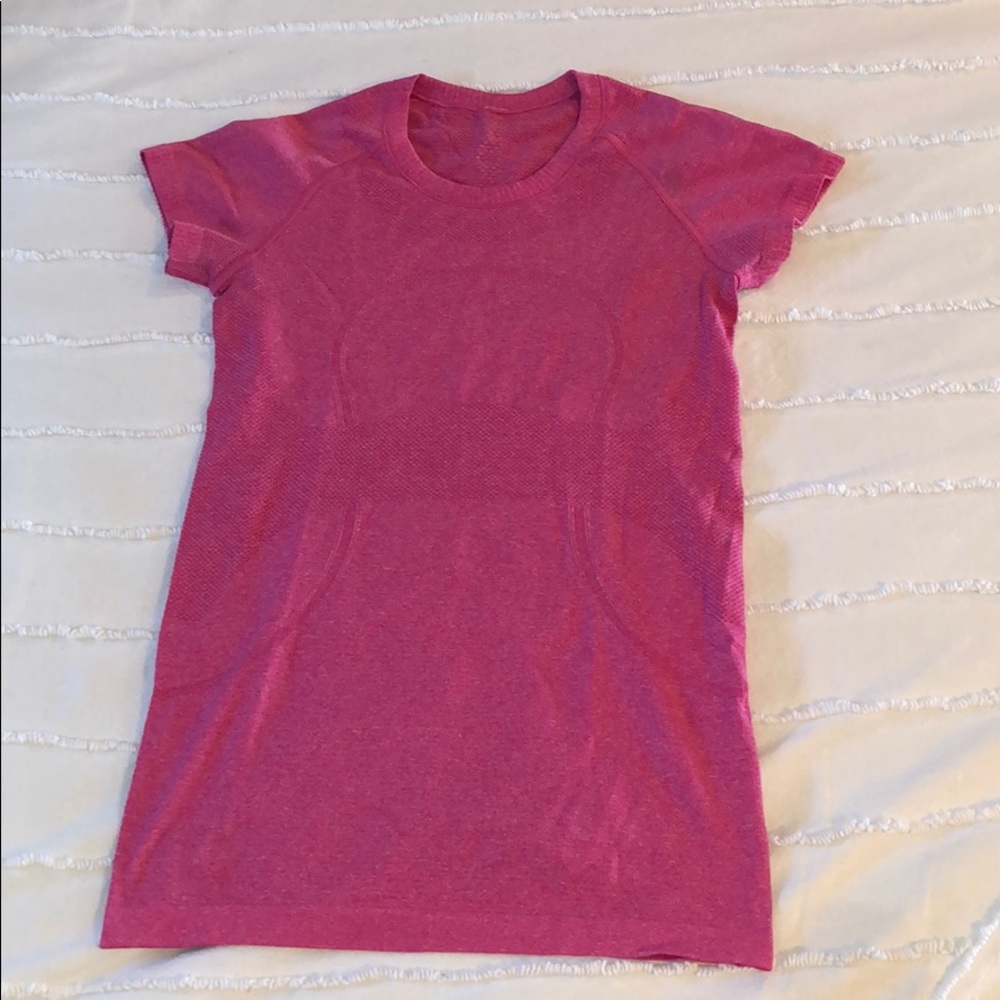 Perfect condition swiftly tech Lululemon top